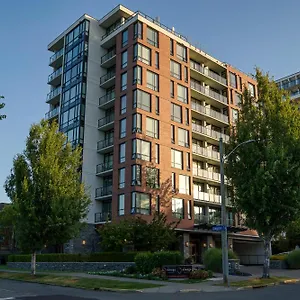 **** Hotel Oswego Canada