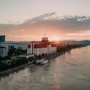 **** Hotel Hilton Waterfront Austria